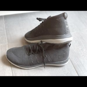 Under Armour Men’s Slingflex Rise runners like new